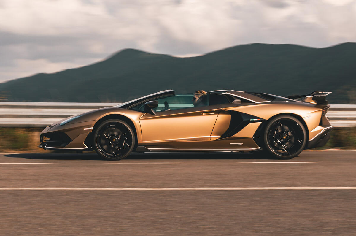 Lamborghini Aventador SVJ Roadster 2019 review